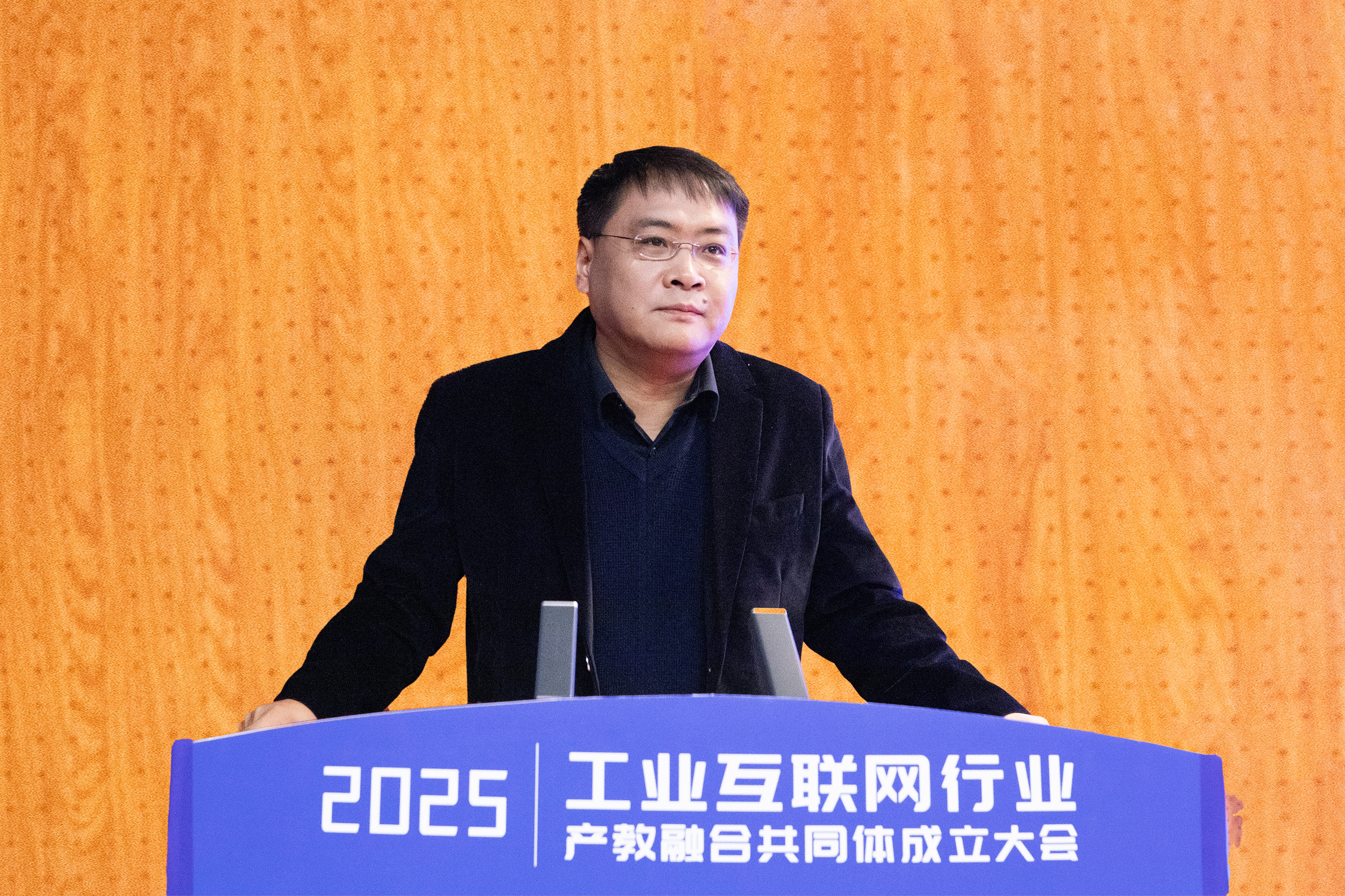 杨天若致辞.jpg